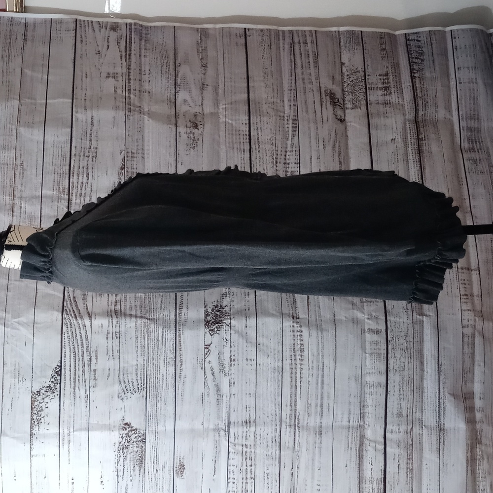 Cardigan - Picture 2 of 9